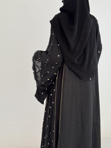 A 088 عباية تطريز ذهبي