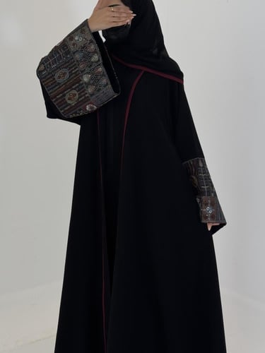 A 084 عباية تطريز اكمام