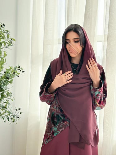 A M 069 عباية شتوي مخمل عنابي