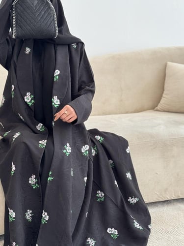 A 087 عباية جاكار أسود بتطريز كامل