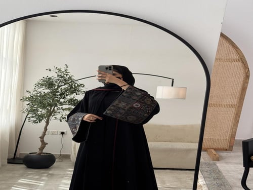 A 084 عباية تطريز اكمام