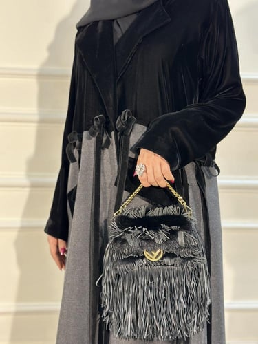 AM 072 عباية شتوي مخمل سادة