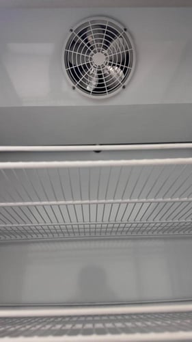 ثلاجة عرض باب زجاج واحد 610 لتر مع لوحة إعلانية مض...