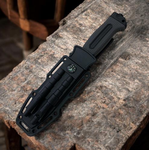 Military hunting knife with a length of 29 cm