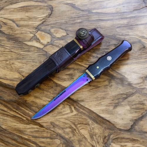 Knife with wavy blade