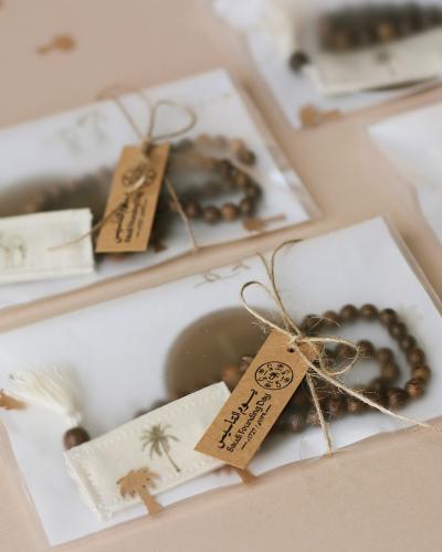 توزيعات يوم التأسيس ( سبحة النخلة الخشبية)