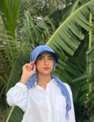 كاب اللون كحلي