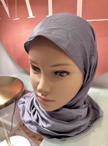 سكارف لون رصاصي