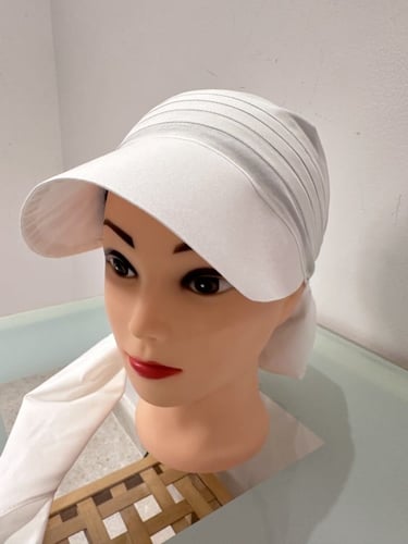 كاب لون ابيض