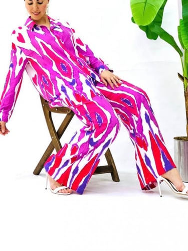 طقم قميص و بنطلون لون بنك وموڤ