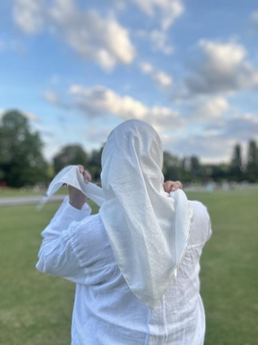 سكارف لون ابيض