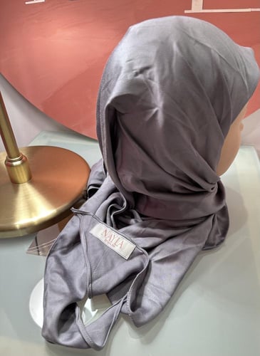 سكارف لون رصاصي