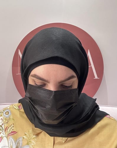 سكارف اسود لينن مع لمعه خفيفه