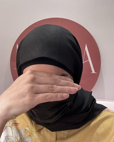 سكارف اسود لينن مع لمعه خفيفه