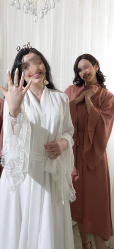 عرض الفخامه التوفيري ( ١ روب عروس ابيض + ٢ روب ملو...