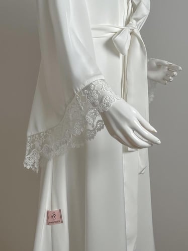 روب اطراف دانتيل