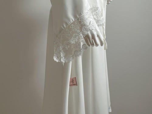 روب اطراف دانتيل