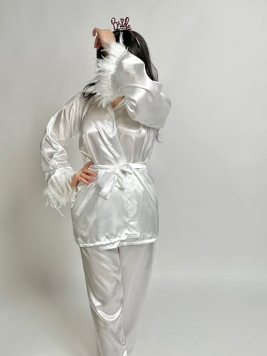 بجامة ريش أبيض