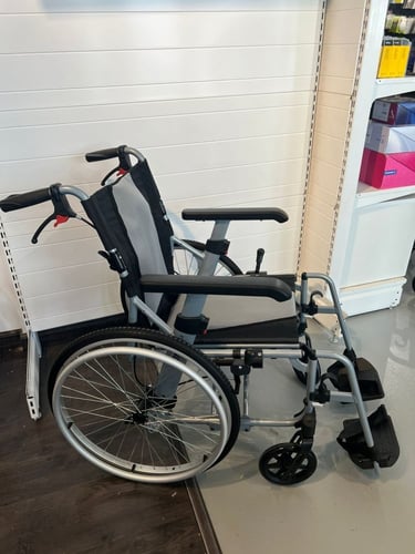 كرسي متحرك خفيف الوزن - ICON 35 LX