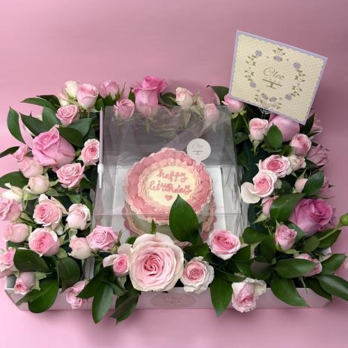 بوكس الكيك والورد الفاخر