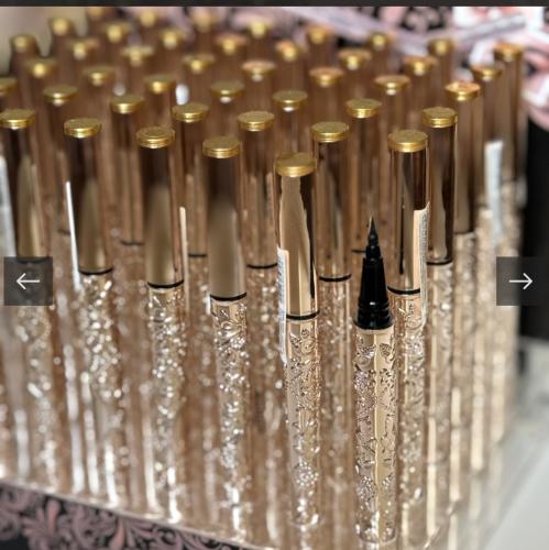 ايلاينر اسود ضد الماء