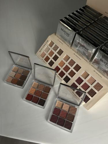 باليت بديل ديور بثلاث درجات