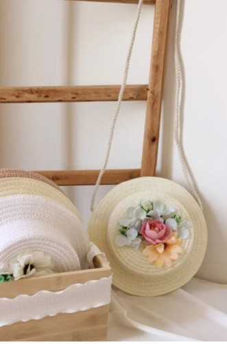 حقائب القبعه مزينه بالورد