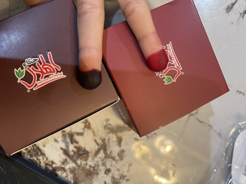 حناء تغميس متوفر بثلاث الوان عنابي واسود وبني