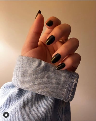 اظافر فكتوريا حجم طبيعي لون اسود