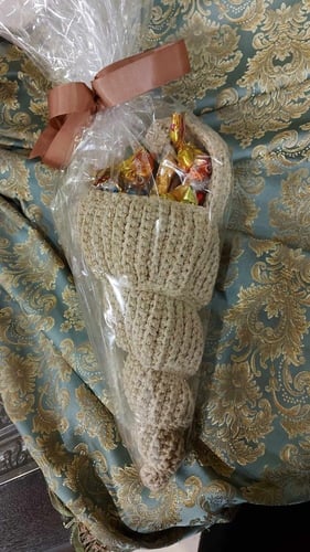 حلزونة بخيوط مكرمية بالمعة