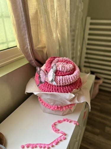 مفرش بخيوط بفي بالون الوردي