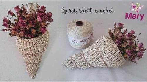 حلزونة بخيوط مكرمية بالمعة