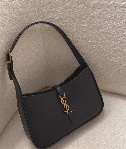 SAINT LAURENT-اسود