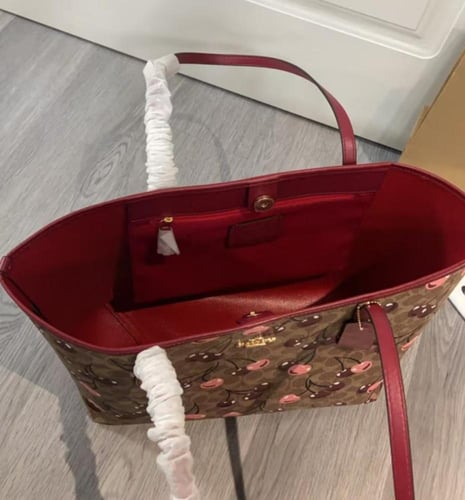 coach ( كوتش تشيري عنابي بني )