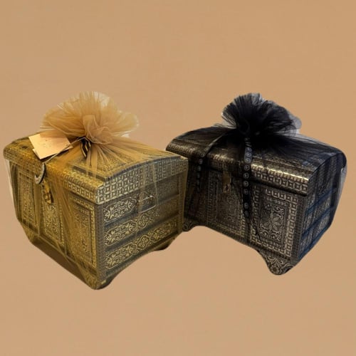 صندوق هدية ذهبي