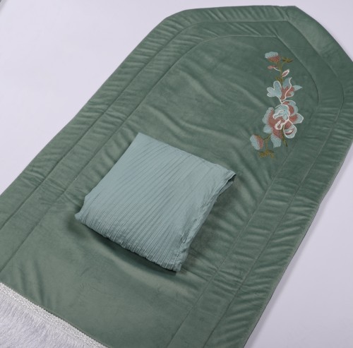 طقم سجادة مخمل مطرز تيفاني مع شرشف طرحه