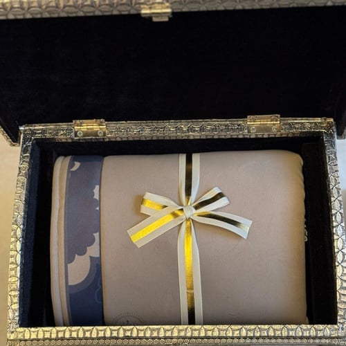 صندوق هدية اسود