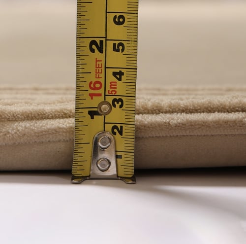 طقم سجادة مخمل بيج مع شرشف طرحه