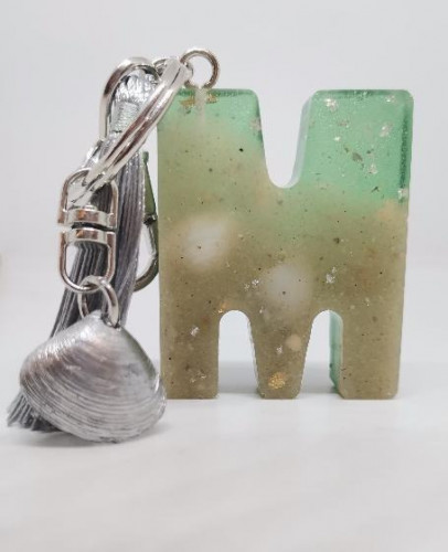 ميدالية حرف M