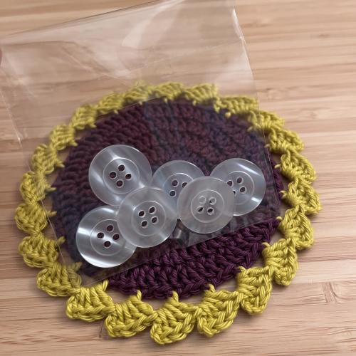 زر شبه شفاف ( ٢ سم )