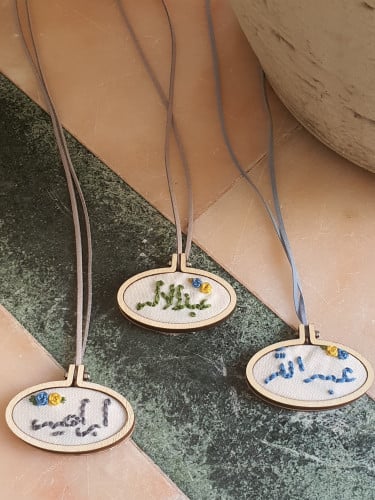 تعليقة مطرزة MINI بيضاوية