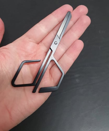 مقص بشكل هندسي