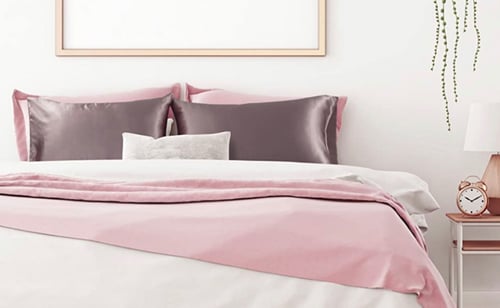 غطاء مخده مصنوع من الساتان الناعم (القطعه)