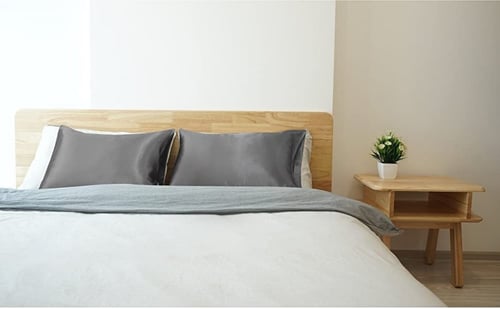 غطاء مخده مصنوع من الساتان الناعم (القطعه)