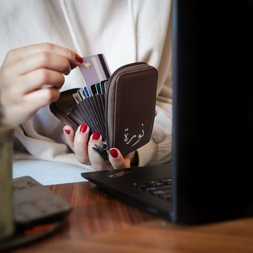 محفظة متعددة الاستخدامات