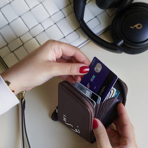 محفظة متعددة الاستخدامات