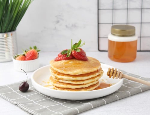 عسل مع غذاء الملكات الأوربي