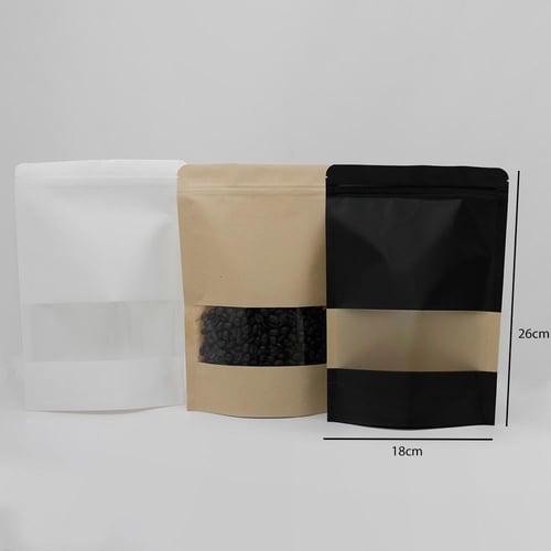 أكياس بهارات وقهوة بنافذة