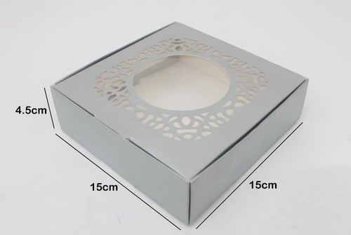 علبة ورقية مع نافذة شفافة مزخرفة