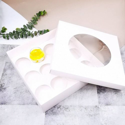 علب كب كيك مقسمة (12 فتحه) لون أبيض